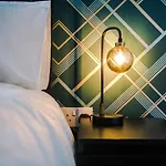5 Bedroom House Manchester Hosted By Mcr Dens